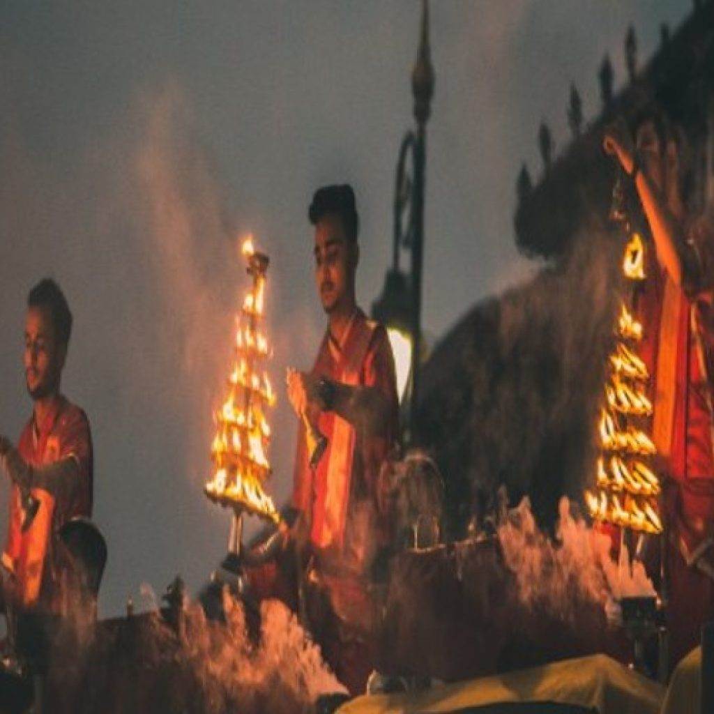 Varanasi Ganga Aarti – spiritual experience on the Ganges, popular luxury India tour