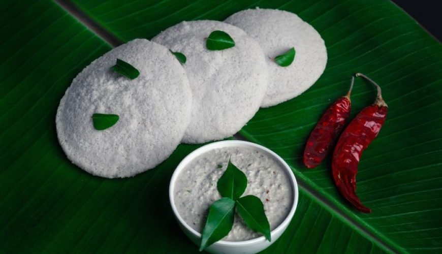 idly with coconut chutney