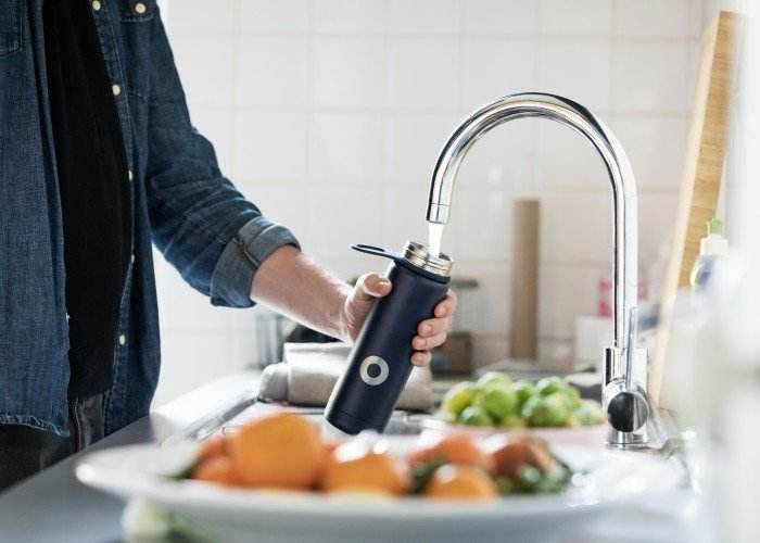 a man filled his flask with tap water