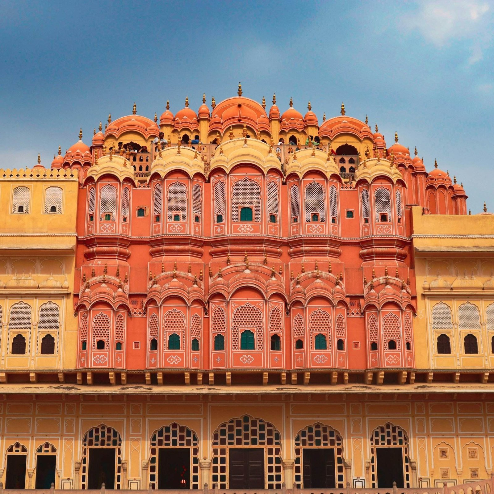 Crowds on the Golden Triangle Tour