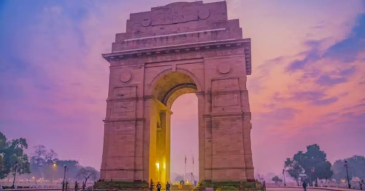 India Gate in Delhi during a colorful sunset, a must-visit landmark on a North India tour of Delhi, Agra, and Jaipur
